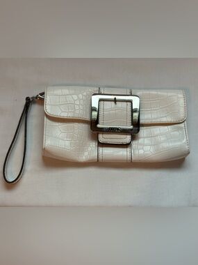 Vintage 90s/Y2K NY&C White Croc Embossed Buckle Wristlet Clutch Wallet Purse